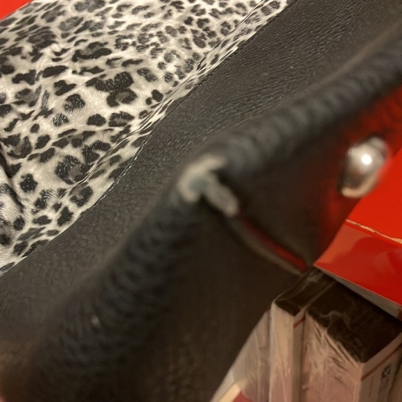 Leopard Hobo Bag (Preowned) - Picture 4 of 9